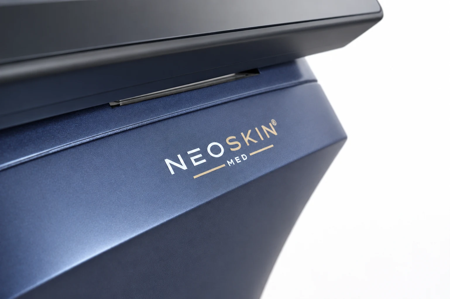 Identidad de NeoSkin Med en el equipo LUMION